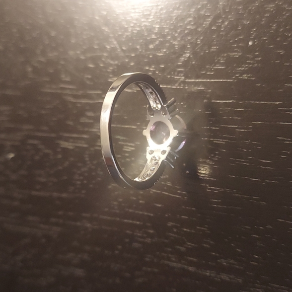 Gorgeous "Amethyst" Ring - Picture 3 of 3